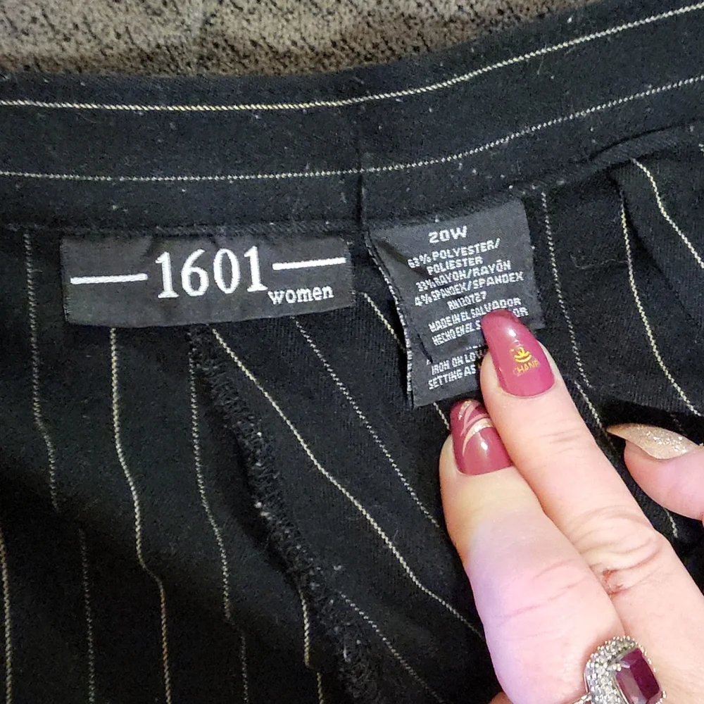 Pin stripped pants - Picture 4 of 4